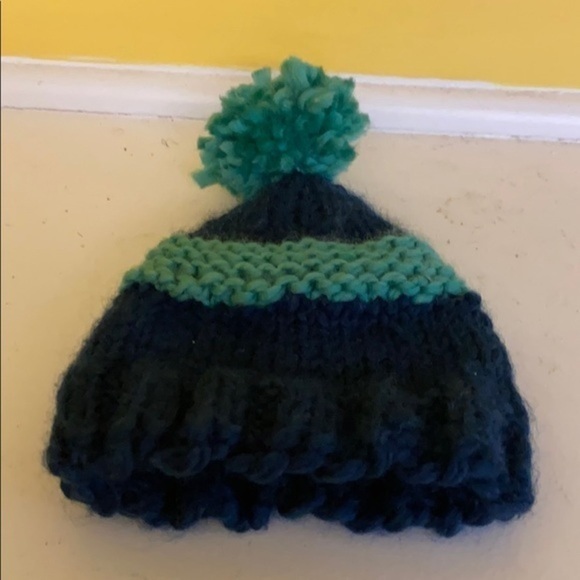 Toddler beanie pom hat - Picture 3 of 3